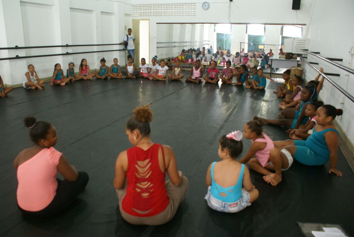  A instituição, que conta com 1.200 alunos, iniciou o ano letivo para os alunos do Curso Preparatório. Cursos Livres retomam à noite