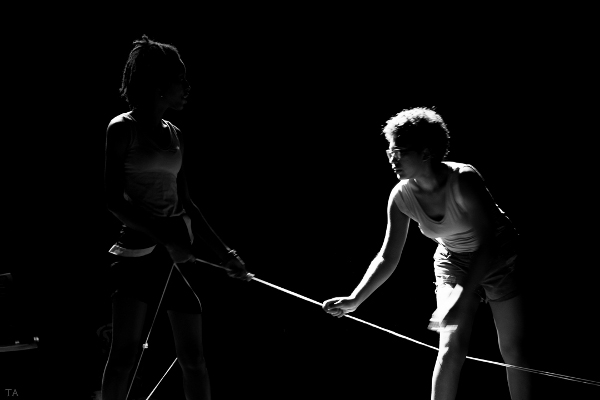 Teatro Atrás dos Muros (Foto: Thales Antônio)