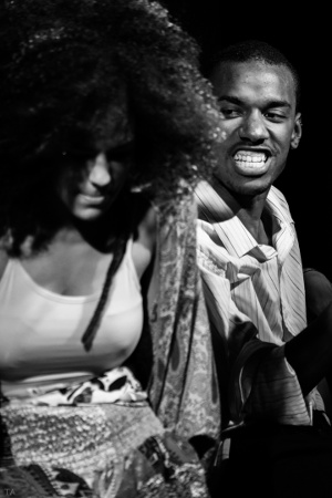 Teatro Atrás dos Muros (Foto: Thales Antônio)