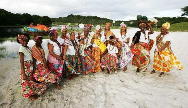 Ganhadeiras de Itapuã participam do cortejo que tem apoio da SecultBA e participação da FUNCEB