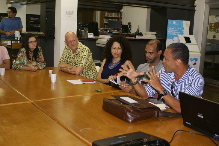 Lançamento de edital e oficina, na Biblioteca do Goethe Institut/Icba, promoveu encontro de autores