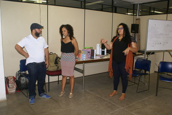  Facilitadores do Coletivo Tear (Garanhuns/PE) iniciaram nesta segunda, 15, aulas do “Editoras Cartoneras: produção alternativa de livros”, para turma de 30 alunos