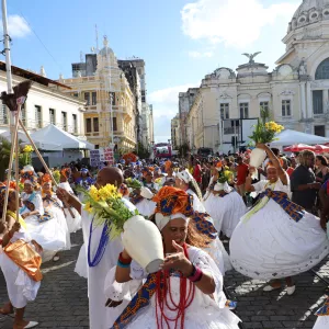 Ala de baianas liderou cortejo da Lavagem Cultural, da Rua Chile ao Largo Quincas Berro D'Água