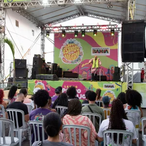 O público que foi ao Largo Pedro Archanjo, no último sábado, teve uma experiência instigante ao assistir a oito performances teatrais do Cenas Curtas, que encerrou a programação do Verão das Artes