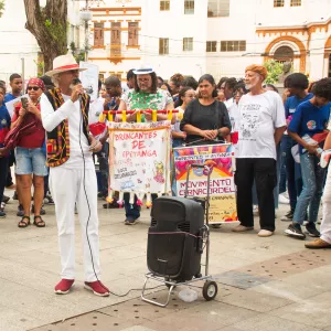 Durante o trajeto da Praça da Piedade à Praça Castro Alves, o público acompanhou recitais de textos autorais, performances cênicas e números musicais 