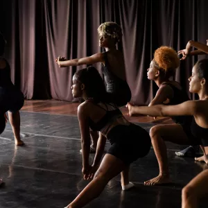 Núcleo de Extensão da Escola de Dança da Funceb abre 80 vagas gratuitas em Alagados