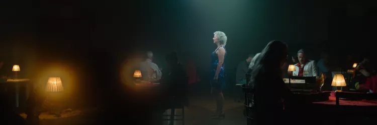 “Dolores” (2025), dirigido por Maria Clara Escobar e Marcelo Gomes, que narra a história de uma mulher às vésperas de completar 65 anos que sonha com a abertura de um cassino de sucesso