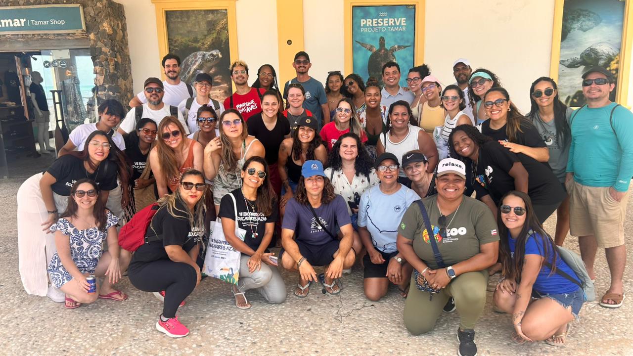 Encontro de Educadores da AZAB termina com visita técnica ao Projeto Tamar e Instituto Baleia Jubarte