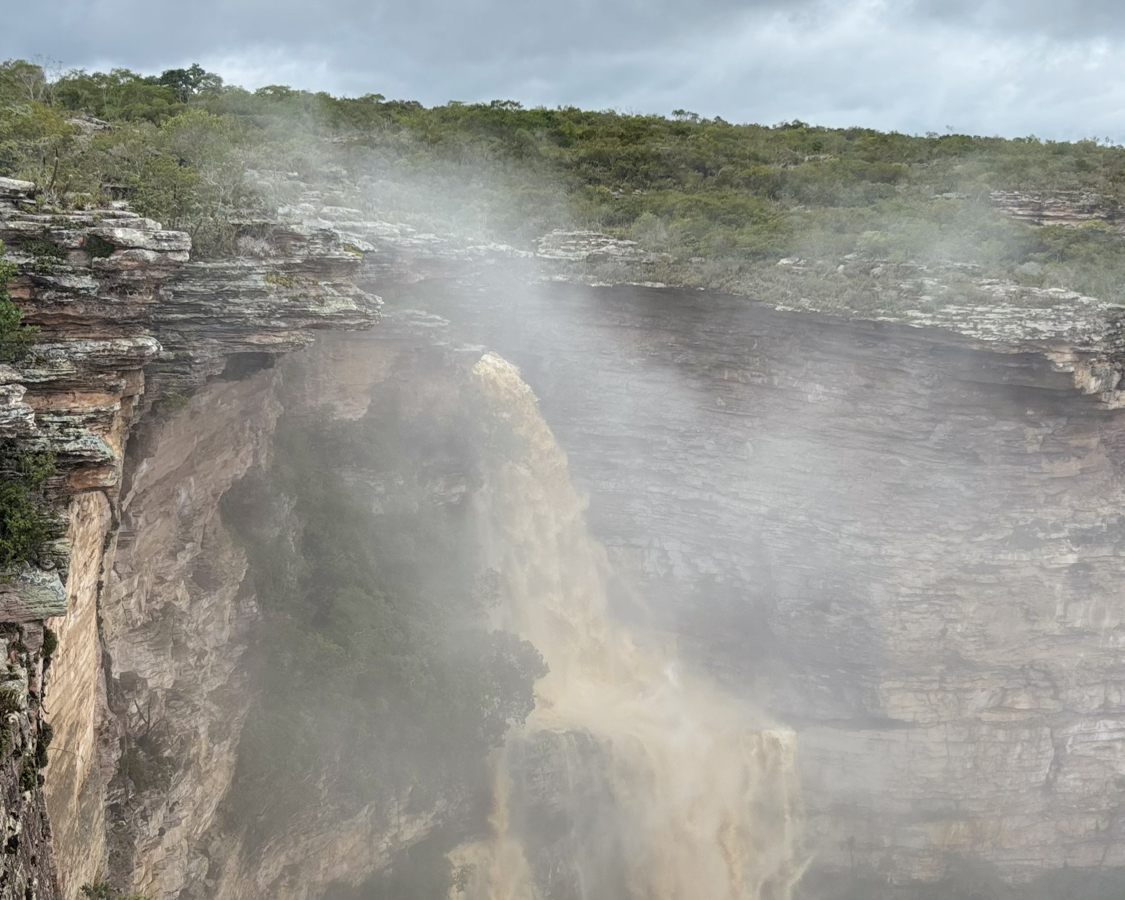 Chuvas intensas renovam paisagem da Cachoeira do Ferro Doido e reforçam alerta para visitação segura em Morro do Chapéu