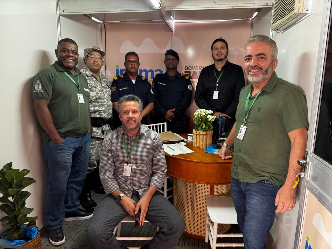 Inema orienta visitantes sobre regularização ambiental e uso da água durante exposição em Itapetinga