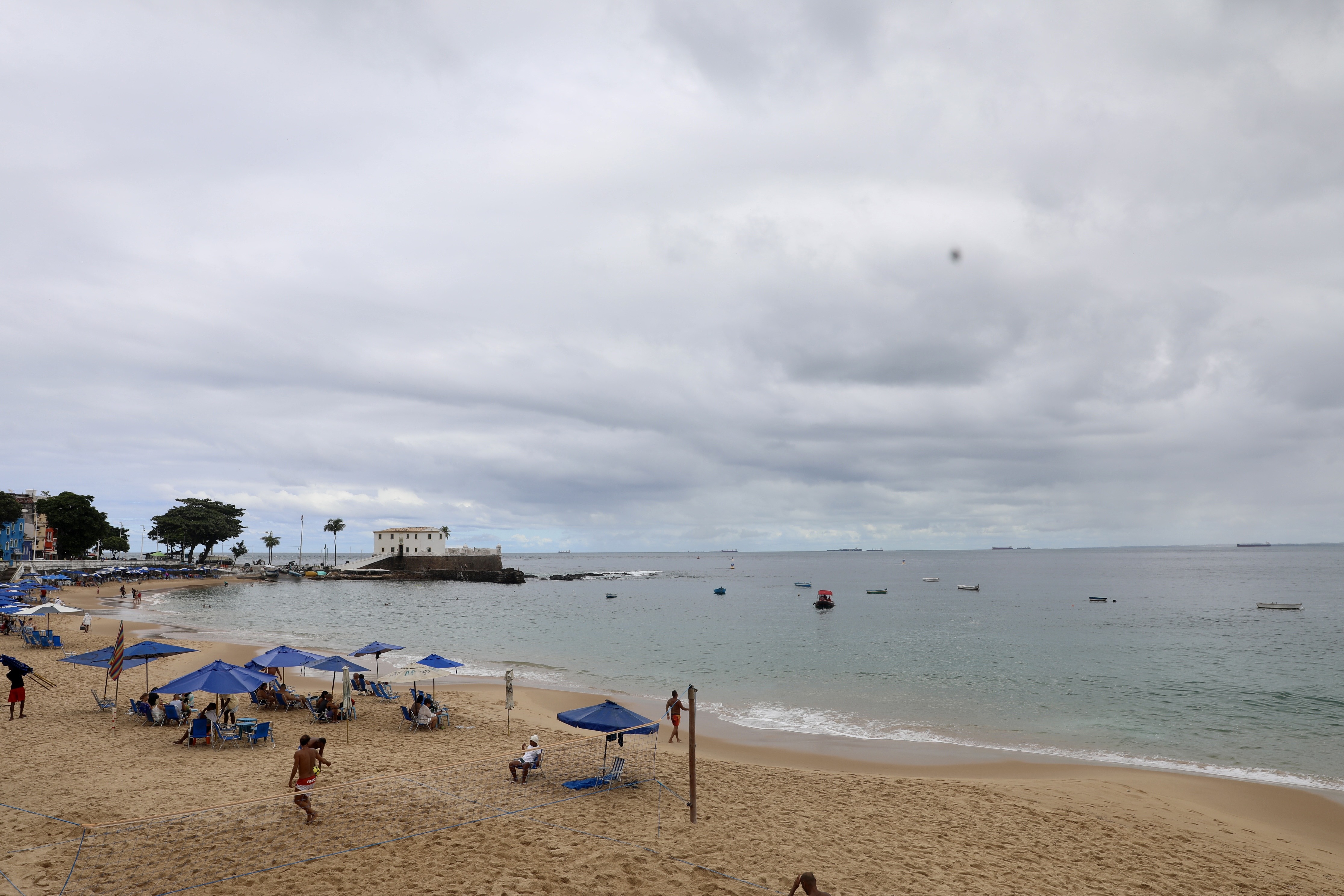 Previsão do Tempo: Inverno se despede com chuva no litoral e calor de até 35°C na Bahia