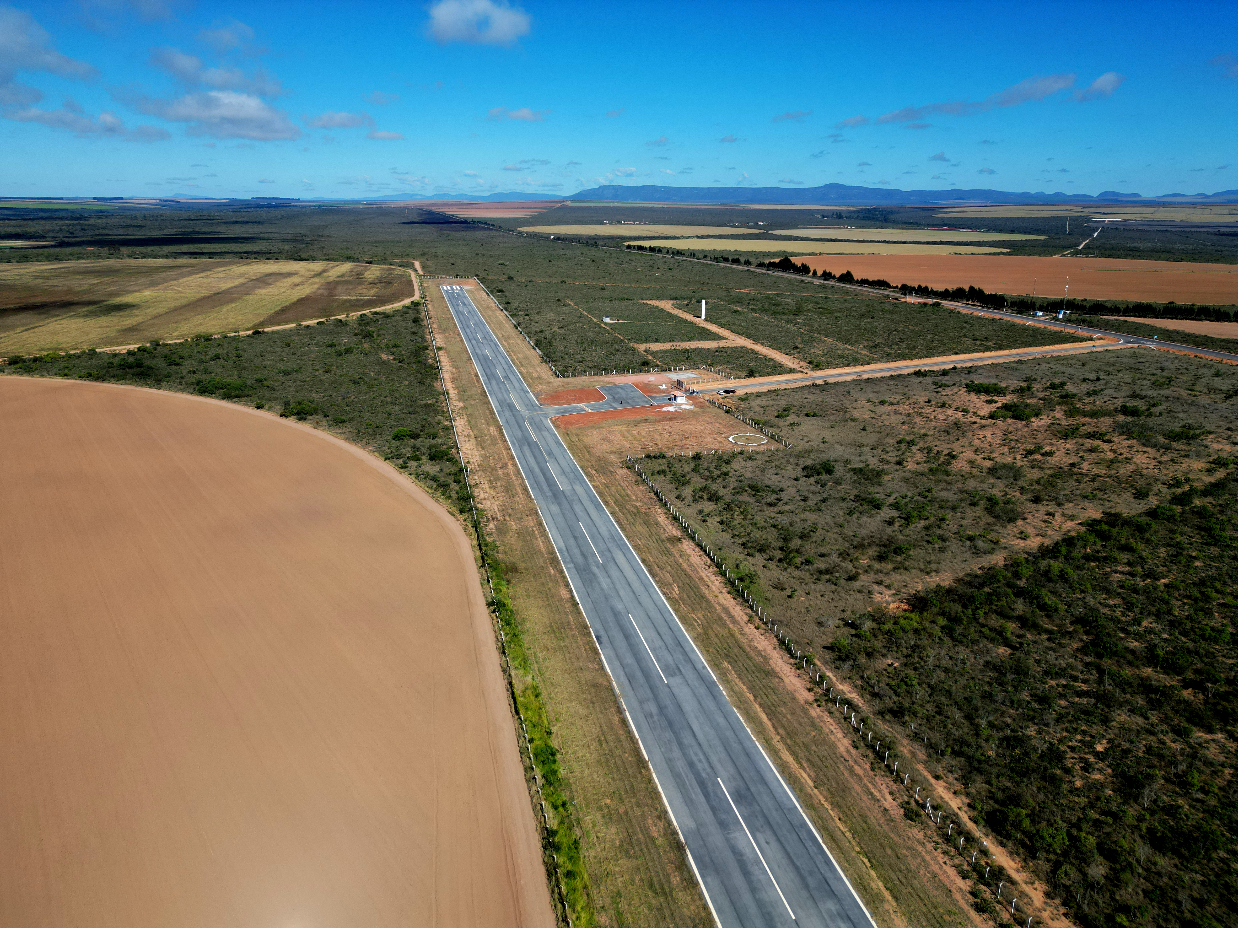 Governador entrega aeródromo