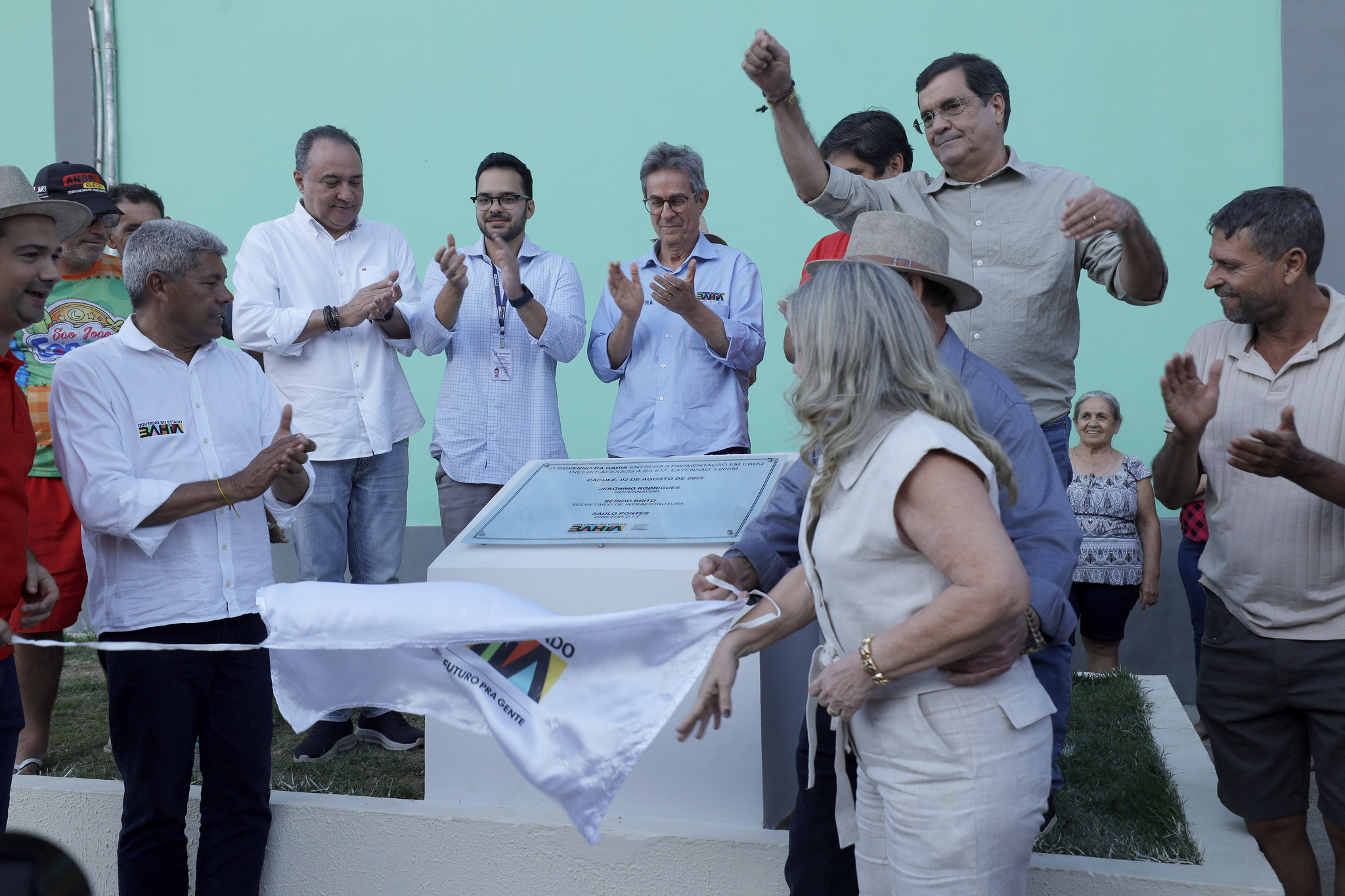 m Caculé, governador entrega obras e reforça serviços.