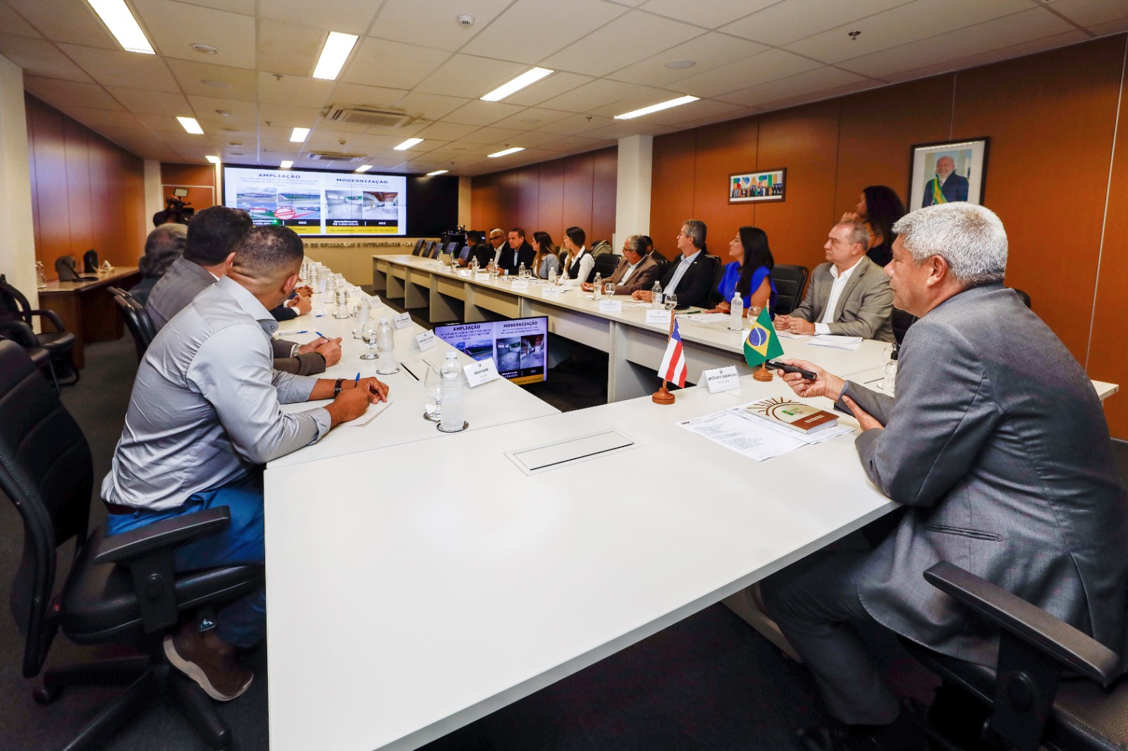 Santaluz recebe ambulâncias e equipamentos hospitalares do Governo do Estado