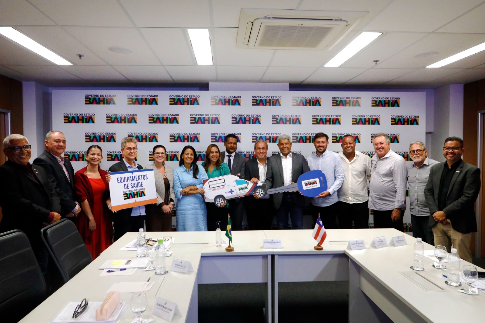 Novos equipamentos e ambulância entregues pelo Estado ampliam atendimento de saúde para moradores de Cabaceiras do Paraguaçu