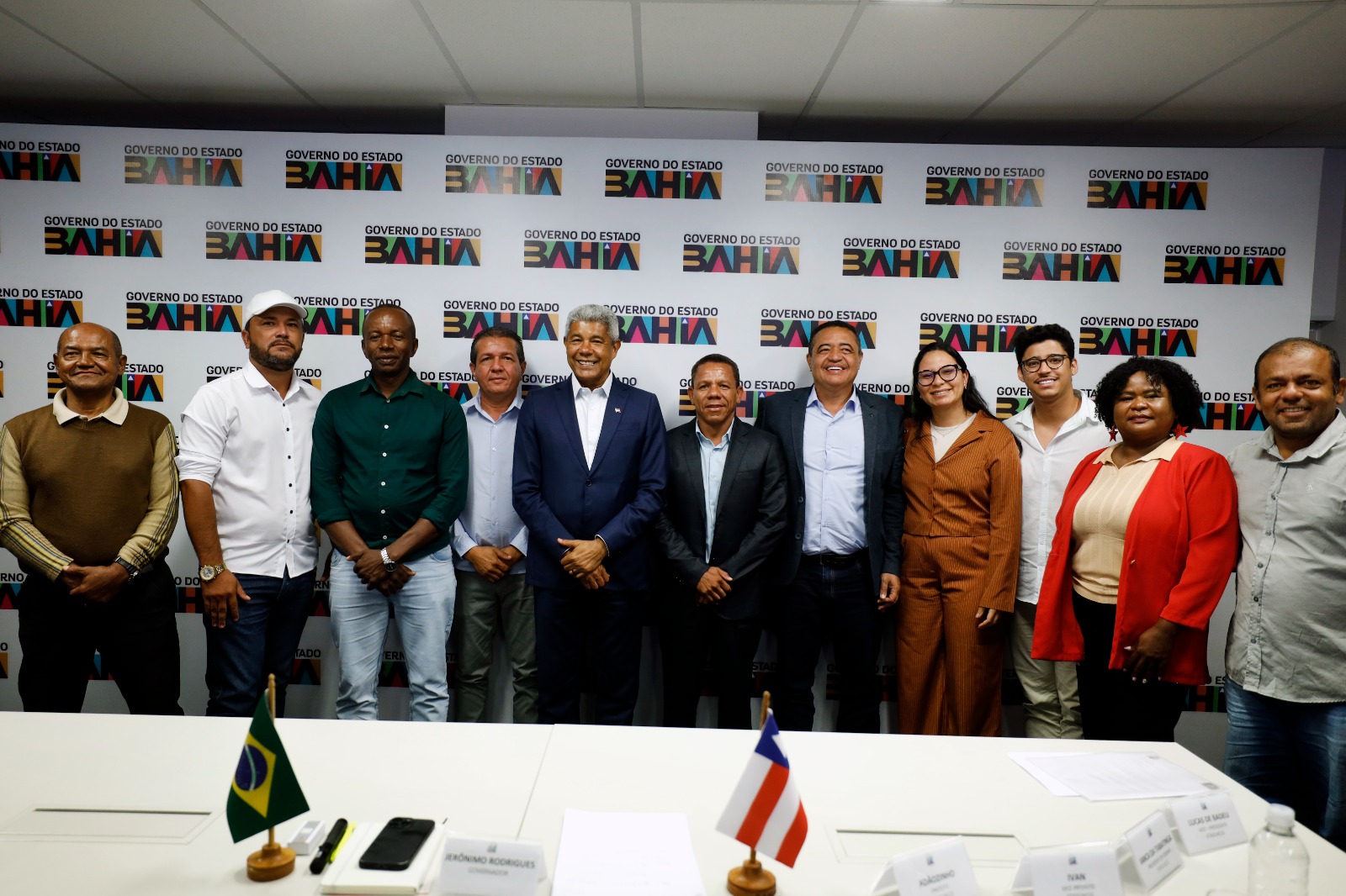 Governo entrega veículos e fortalece setores estratégicos em Itaguaçu