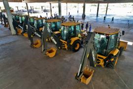 Entrega de Retroescavadeiras Thuane Maria GOVBA 04.jpg