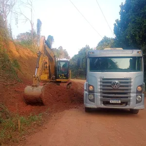 Obra de pavimentação entre Una e Colônia precisará de sistema Pare/Siga