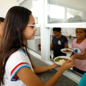 Escola de tempo integral e sistemas de abastecimento de água são entregues em Aiquara