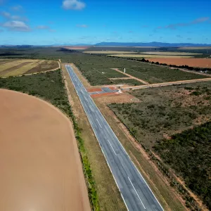 Governador entrega aeródromo