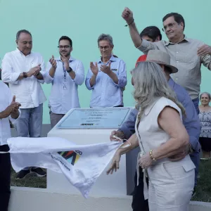 m Caculé, governador entrega obras e reforça serviços.