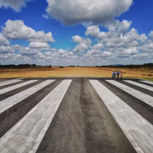 Pista de pouso e decolagem do Aeroporto João Durval Carneiro, em Feira de Santana