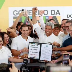 Governador assina ordens de serviço para obras de pavimentação em Conceição do Coité