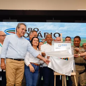 Em Correntina, governador participa de feira agro e reforça segurança e infraestrutura viária no distrito de Rosário