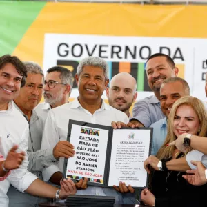 Governador inaugura escola de tempo integral e autoriza pacote de obras para ampliar infraestrutura em Mata de São João
