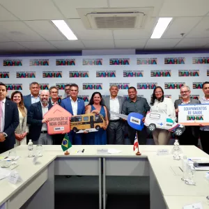 Governador autoriza obras na BA-420 e entrega equipamentos para Maragogipe