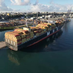 Bahia recebe navio com mais de 800 toneladas de materiais para início das obras da Ponte Salvador–Itaparica