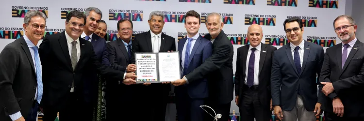 Pavimentação em trecho da rodovia BA-782, no Litoral Norte