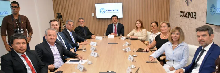 O serviço de transporte público da Região Metropolitana de Salvador foi tema de reunião entre o Ministério Público da Bahia (MP-BA), a Procuradoria-Geral do Estado (PGE) e o Governo do Estado, através das secretarias de Infraestrutura, da Fazenda e a Agerba. Durante reunião conduzida, nesta quinta-feira (20/02), pelo Centro de Autocomposição e Constituição de Conselhos do Ministério Público (COMPOR) foi autorizada a assinatura de um contrato emergencial com empresas para operarem por até 12 meses, os ônibus