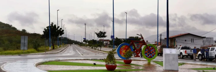 Governo do Estado entrega nova ciclofaixa e requalifica trecho da BA-130.