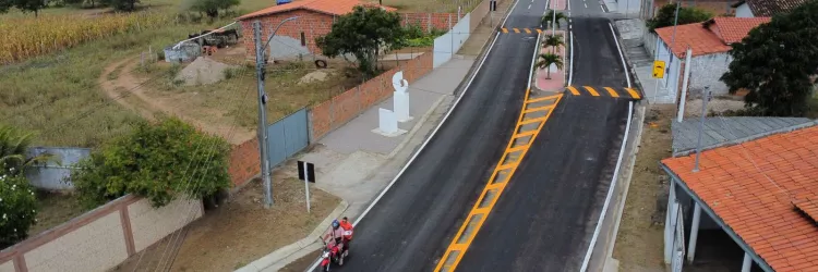 Mais de 50 km de rodovias pavimentadas.