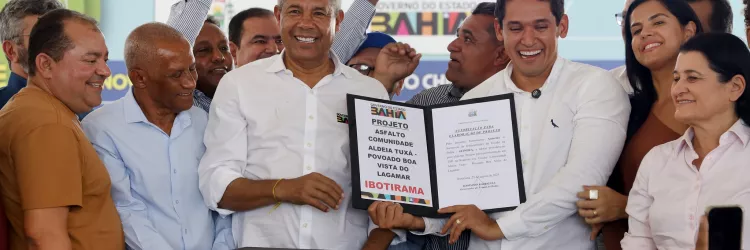 Governador entrega conjunto de obras