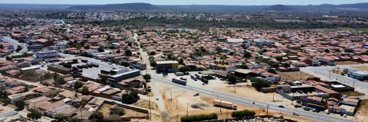 Em São Félix do Coribe, Estado realiza inaugurações.