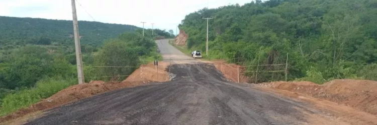 BA-270, entre Encruzilhada e Ribeirão do Largo