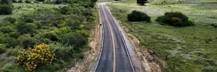 No Carnaval, Governo do Estado entrega pavimentação e viatura em Paramirim