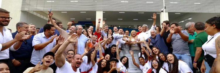 Governo do Estado inaugura colégio de tempo integral em Cândido Sales e autoriza construção de 90 moradias do Minha Casa, Minha Vida