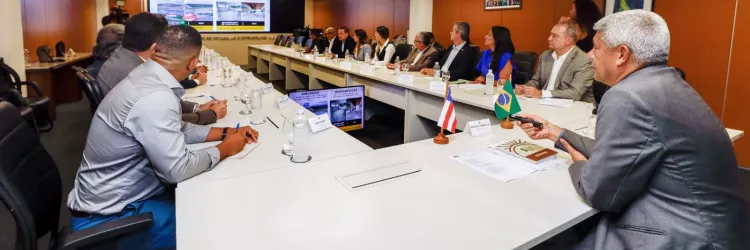 Santaluz recebe ambulâncias e equipamentos hospitalares do Governo do Estado