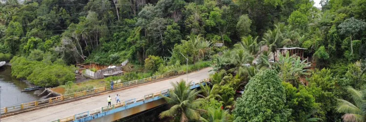 Ponte sobre o Rio Acaraí, em Camamu