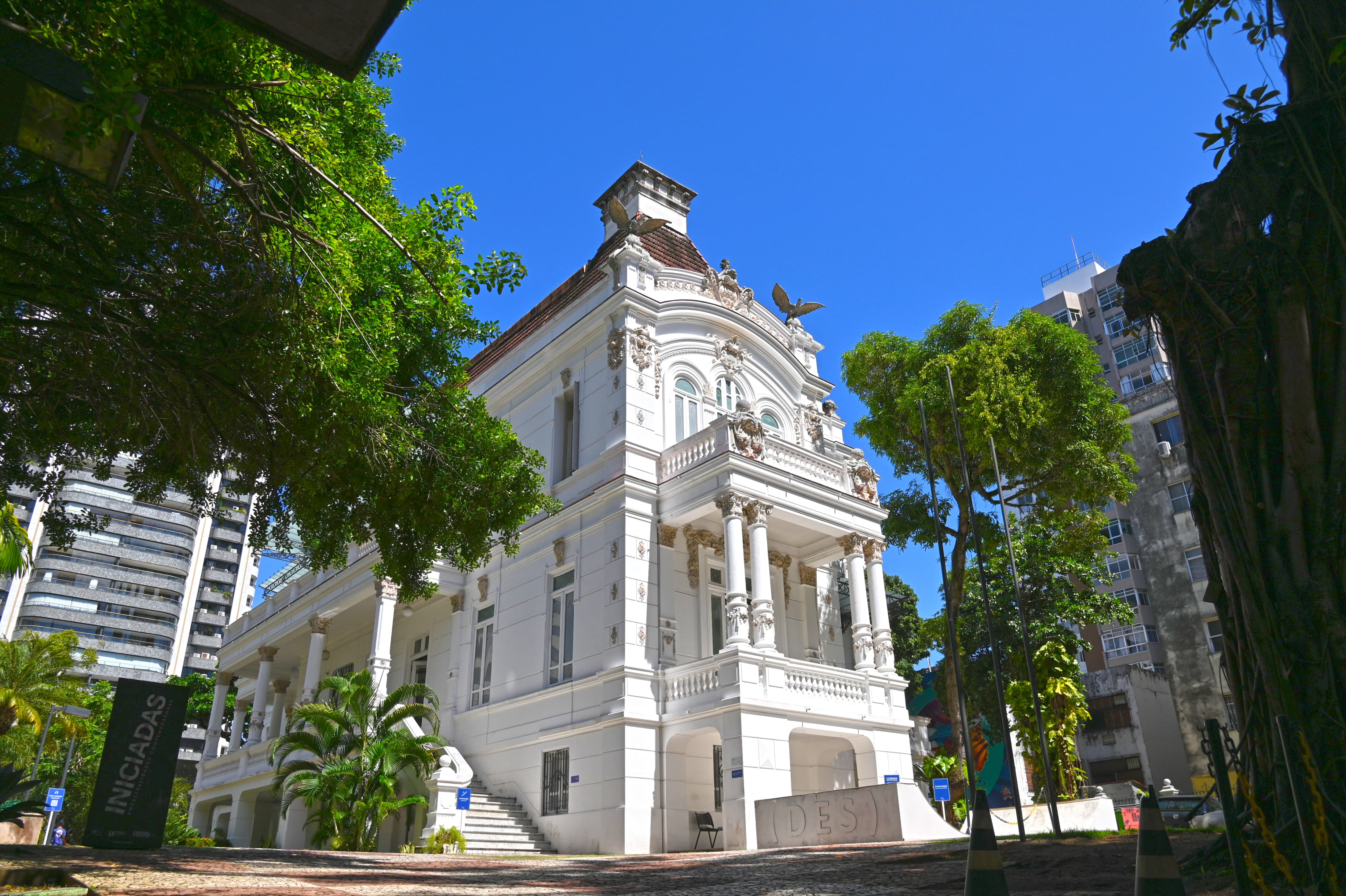 Fachada do Museu de Arte Contemporânea - MAC_BAHIA
