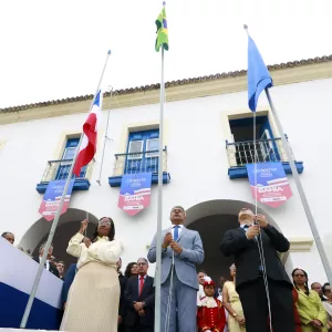 Governador participa da solenidade de hasteamento da bandeira em Cachoeira