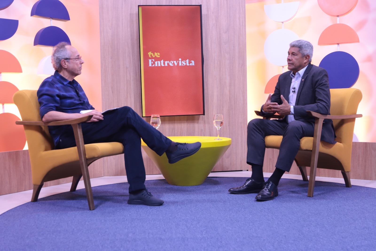 TVE Entrevista com Bob Fernandes recebe Jerônimo Rodrigues