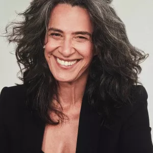 TVE exibe programa especial com Simone, homenageada do Festival de Música Educadora FM