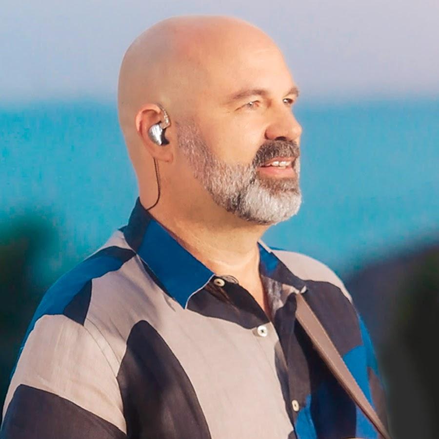 Alexandre Leão em Autorretrato “O Som do Meu Coração” 