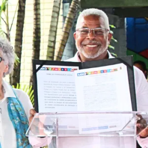 Assinatura do termo de colaboração entre o Projeto Axé e a SJDH, através da Fundac.