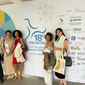 Comitiva da SJDH posa para foto no 18º Encontro do Fórum Brasileiro de Segurança Pública