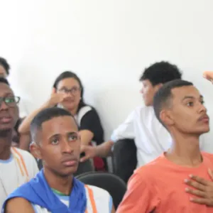 Seminário debate educação bilíngue para pessoas surdas e narrativas autobiográficas